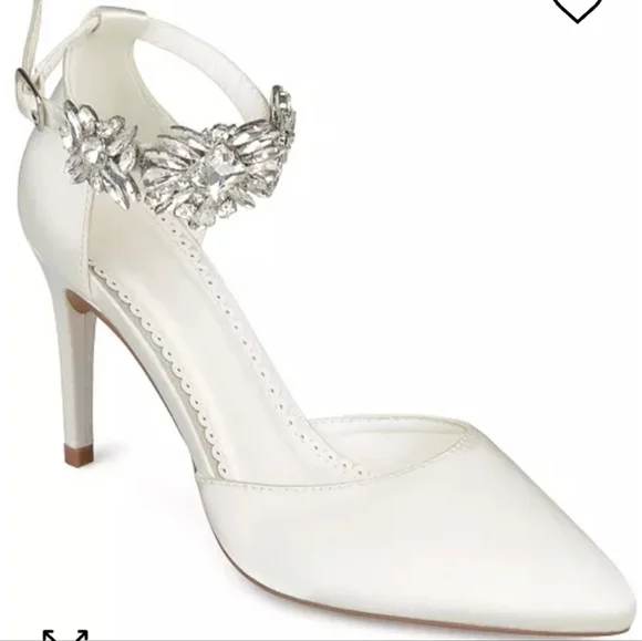 Journee Collection Loxley Heels - Picture 1 of 9